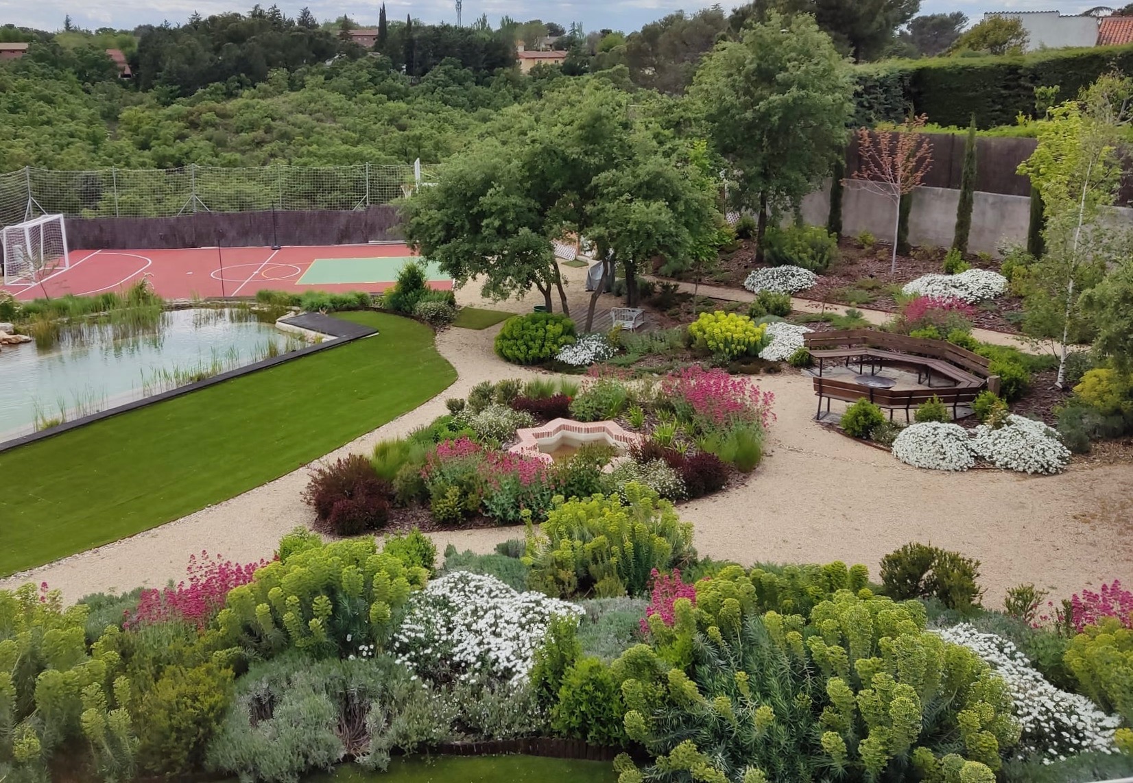 Jardín colorido - Diseño de jardín por Peonia Jardines en Madrid, vista 10