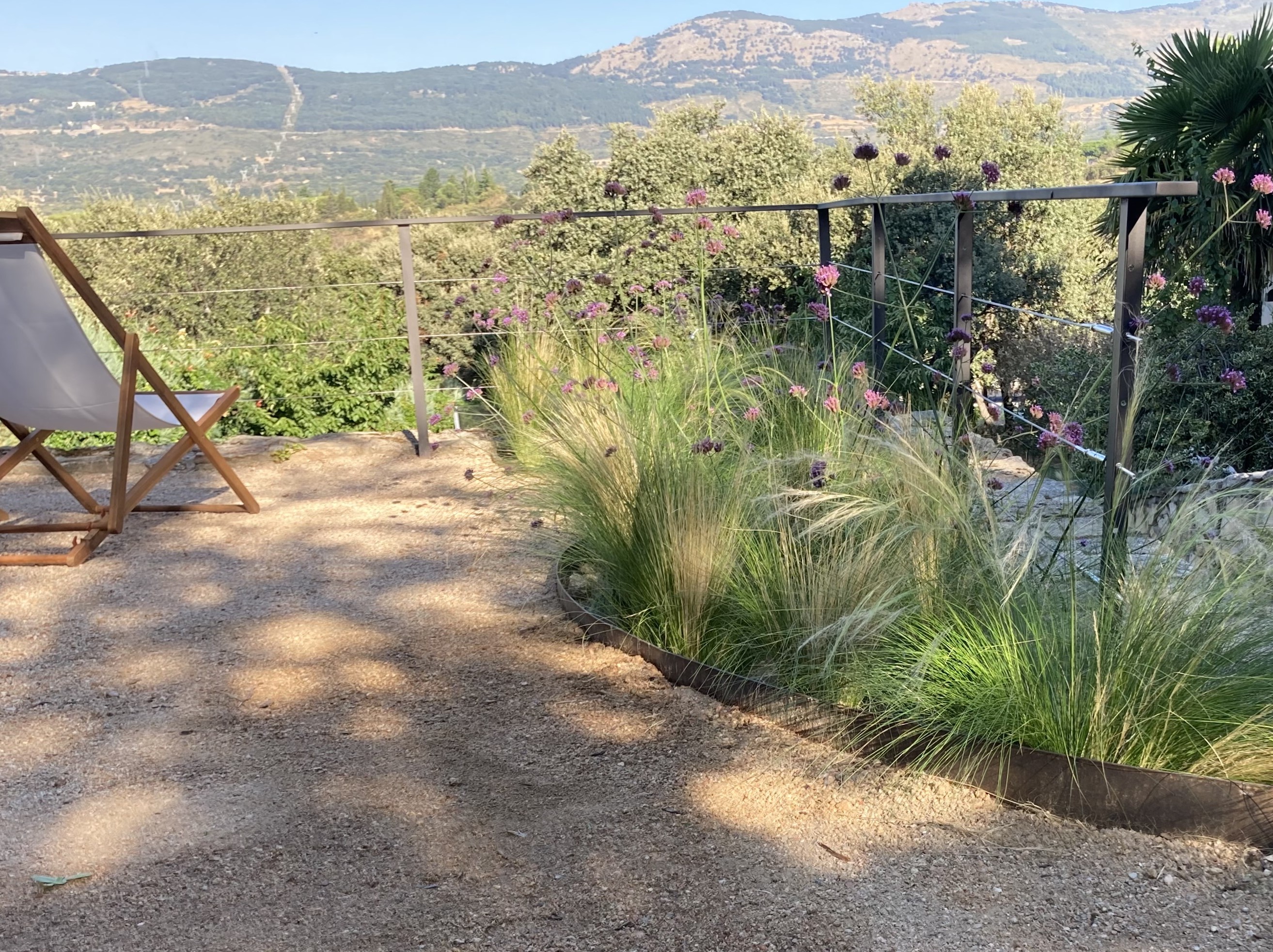 Jardín en la sierra - Diseño de jardín por Peonia Jardines en Madrid, vista 2